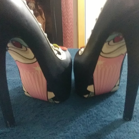 Taylor says Calese - Picture 2 of 4